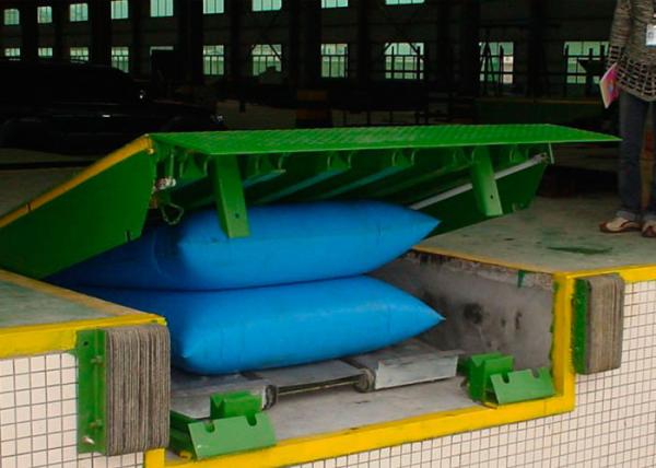 Cheap CE Approved 10 Ton Airbag Dock Leveler For Loading / Unloading Cargo for sale