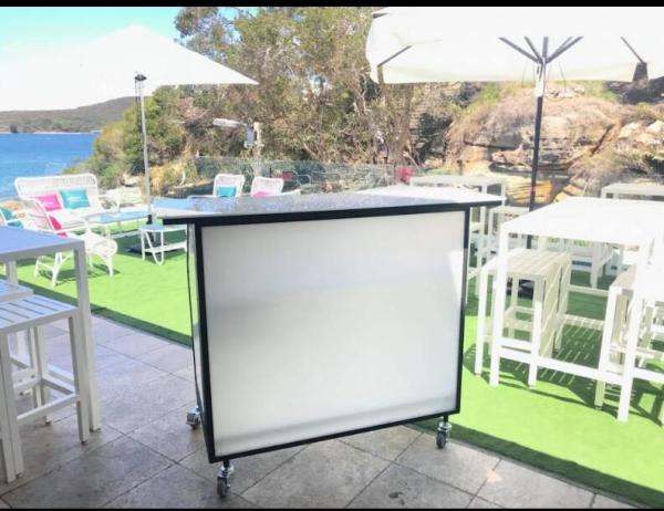 Cheap Juice Mobile Bar Counter With Ice Bin / Wine Rack Folding For Weddding Events for sale