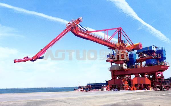 Cheap 10 Mg/M³ Rail Mobile Ship Unloader Apply In 1000～70000 DWT Low Noise for sale