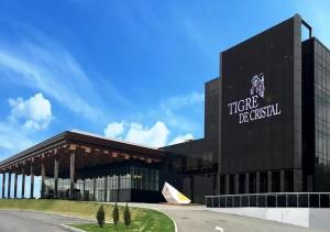 China DIP346 15.625mm Mesh Curtain Led Display Transparent Led Wall For Building Facade on sale