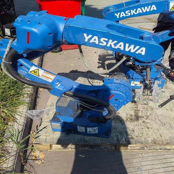 Cheap YASKAWA GP12 Loading Unloading Used Industrial Robot With YRC1000 Controller for sale