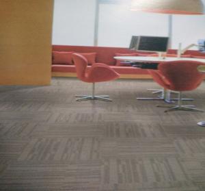 Colored Modern Home Carpet 50x50cm Loop Pile Pattern Anti - Slip Feature