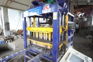 China Various Mould QTJ4-25 1400pcs/H Manual Block Making Machine on sale