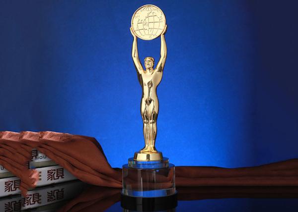 Cheap Engraved Custom Metal Trophies Man Figure Holding World Map By 3D Printing for sale