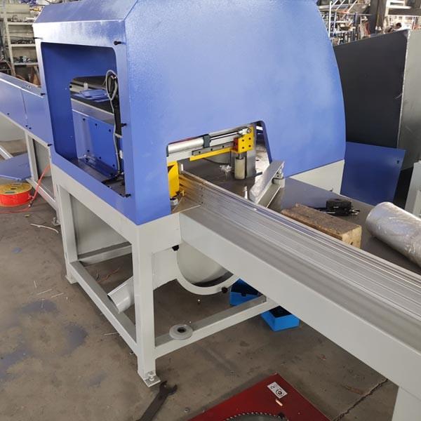 Cheap CNC Automatic Cross Cutting Wood Blocks Lumber Bandsaw for sale