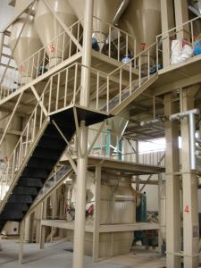 China 12th Poultry Feed Production Line Chicken Feed Milling Machine on sale