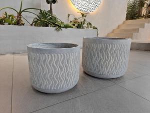 China Stylish And Durable Our Reinforced Clay Planter Is The Perfect Choice For Modern Gardens on sale