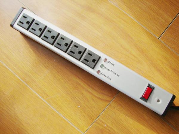 Cheap Metal 6 Outlet Surge Protector Power Strip , Mountable Multiple Plug Socket for sale