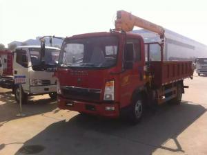 bottom price SINO TRUK HOWO RHD 2.5tons truck with crane for sale, factory sale HOWO 4*2 RHD 2.5tons trck crane