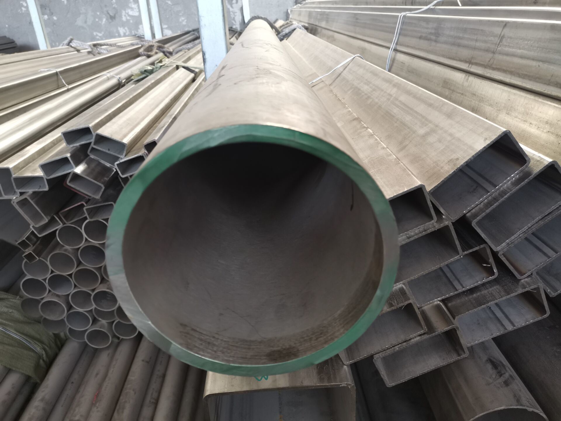 304 316 Industrial Round 30mm JIS Hot Rolled Steel Pipe