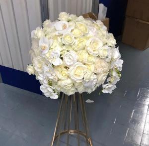 China Artificial Flower Arrangements For Wedding Tables Decoration on sale