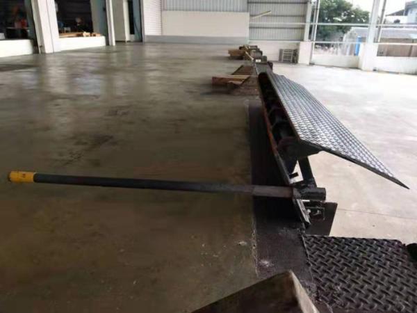 Cheap Mechanical Edge Of Dock Leveler Mini Truck Loading Equipment System Simply Operated for sale