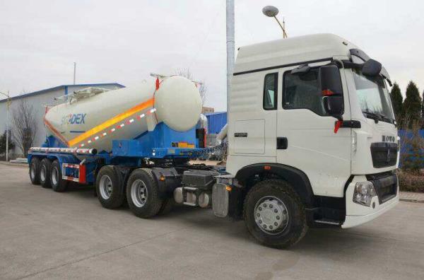 Cheap Sinotruck 30 Tons Semi - Trailer For DR CONGO Project Latex Matrix Emulsion Explosive Transport for sale
