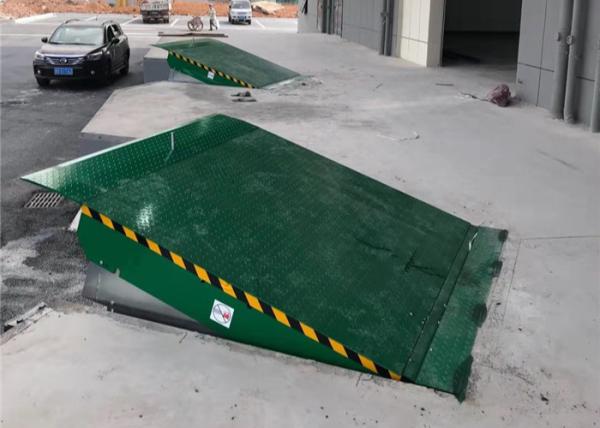 Cheap 10T Hydraulic Dock Levelers With Dock Door In The Warehouse Or Logistic House for sale
