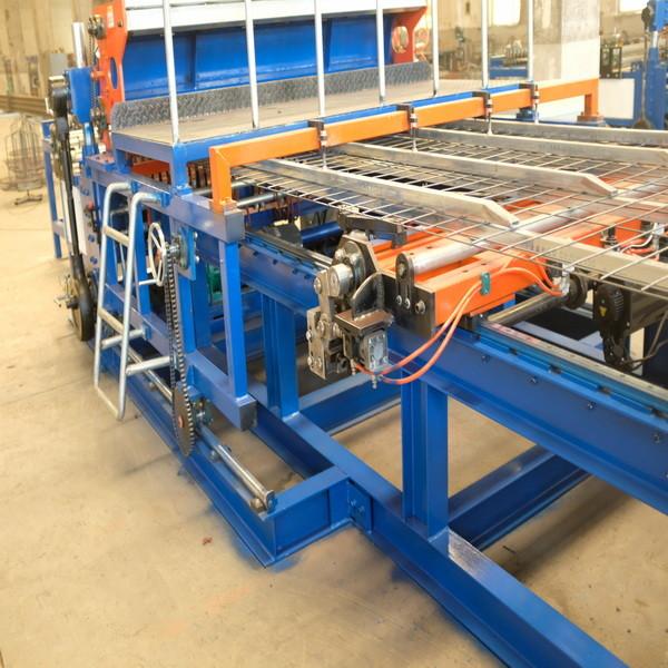 Cheap 7.5KW Wharf Wire Mesh Making Machine 60times/Min Galvanized for sale
