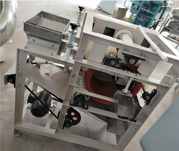 Cheap peanut peeling machine, soybean peeler, faba bean peeling machine,wet type beans peeler for sale