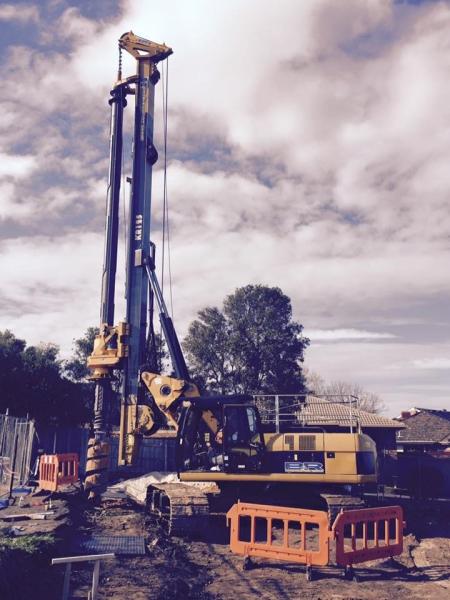 Cheap Foundation Pile Drilling Hydraulic Piling Rig With Rotary Angle Displacement Output Mechanism KR150C High Stability for sale