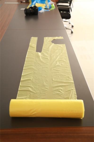 Cheap Smooth Surface Disposable Aprons On A Roll / Plastic Throw Away Aprons for sale