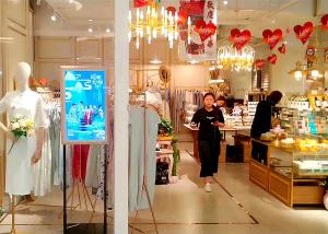 China Large Free Standing Digital Signage , 55 Inch Digital Signage Display on sale