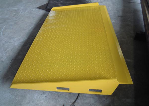 Cheap Yellow Mobile Hydraulic Loading Ramp On Ground Loading And Unloading for sale