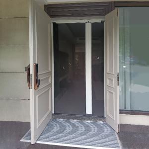 Aluminium Frame Retractable Sliding Mosquito Net Door Custom Size