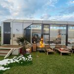 Functional Versatile Capsule House With Kitchen Aluminum Hollow Tempered Glass