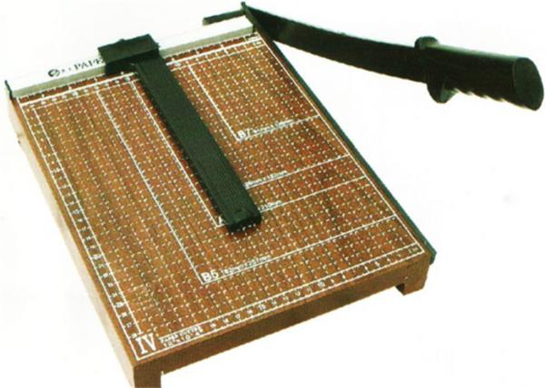 Cheap Simple Guillotine Paper Cutter Wooden Base With Carbon Steel 45 Sharp Blade for sale