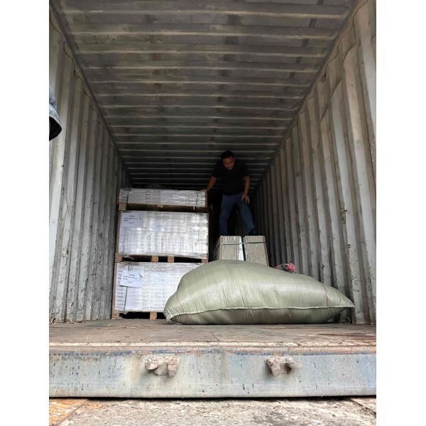 Modern And Vintage Ceramic Tiles Non-Slip And Wear-Resistant Glazed Surface Treatment Carton Wooden Package