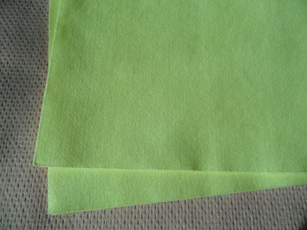 Cheap Soft Green Non Woven Cloths / Non Woven Polyester Fabric Isotropic Strength for sale