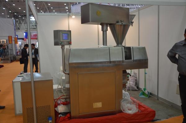 Cheap Adjustable PLC Control Dry Granulation Equipment For Foodstuff Granules for sale