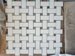 China Carrara White Bathroom Marble Mosaic Tile Chevron Pattern SGS Standard on sale