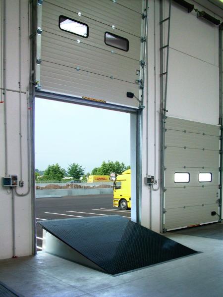 Cheap Yard Ramp Lip Dock Leveler 6T 10T Capacity Hydraulic Loading Dock Ramps IP54 For Truck for sale