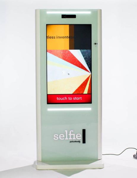 Cheap 43 Inch Infrared Touch Screen Information Kiosk Camera Photo Booth With Kinect for sale